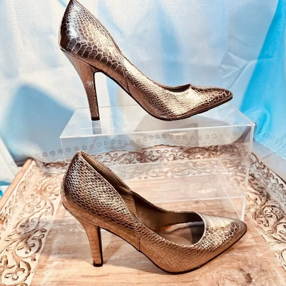 Heels NWT Size 10